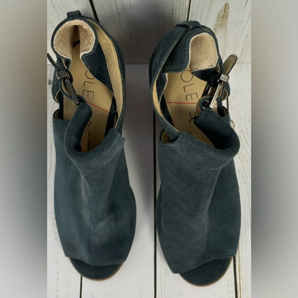 Sole Society Navy Blue Suede Peep‎ Toe Cutout Block Heel Booties Size 7M 37.5